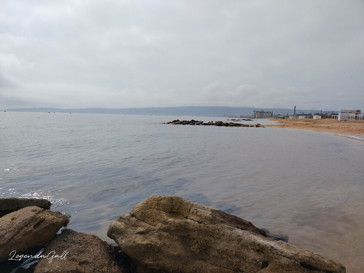 Феодосия в дымке