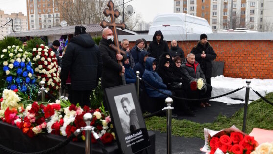    Алексея Навального похоронили на Борисовском кладбище в Москве Роман Захаров