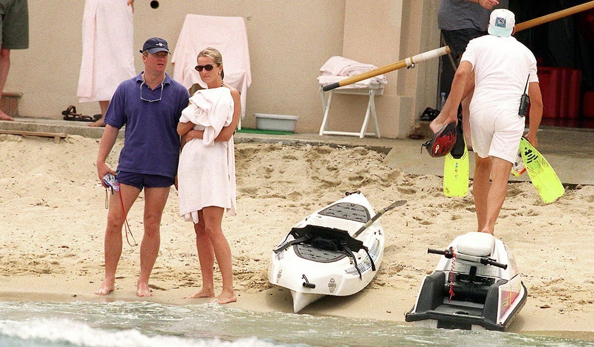 В синем - Тревор Рис-Джонс. Фото https://static.trendscatchers.io.