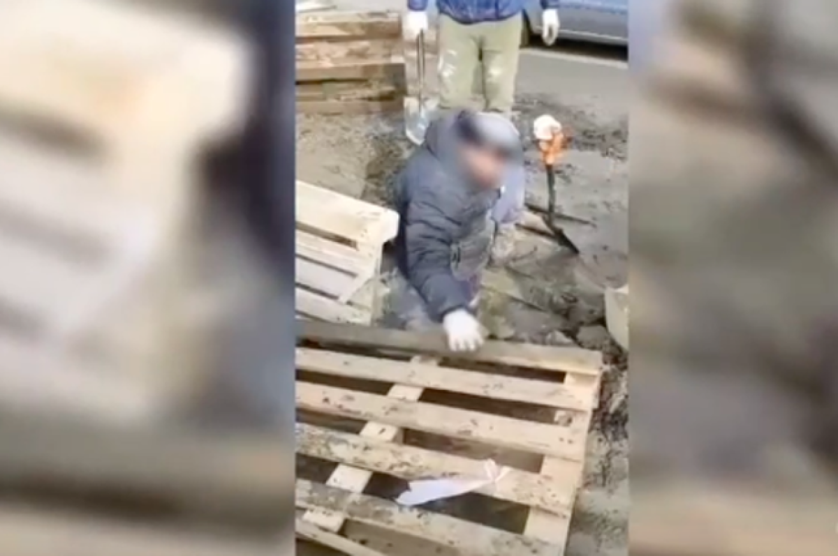    В Пионерском мужчина провалился по пояс в бетон