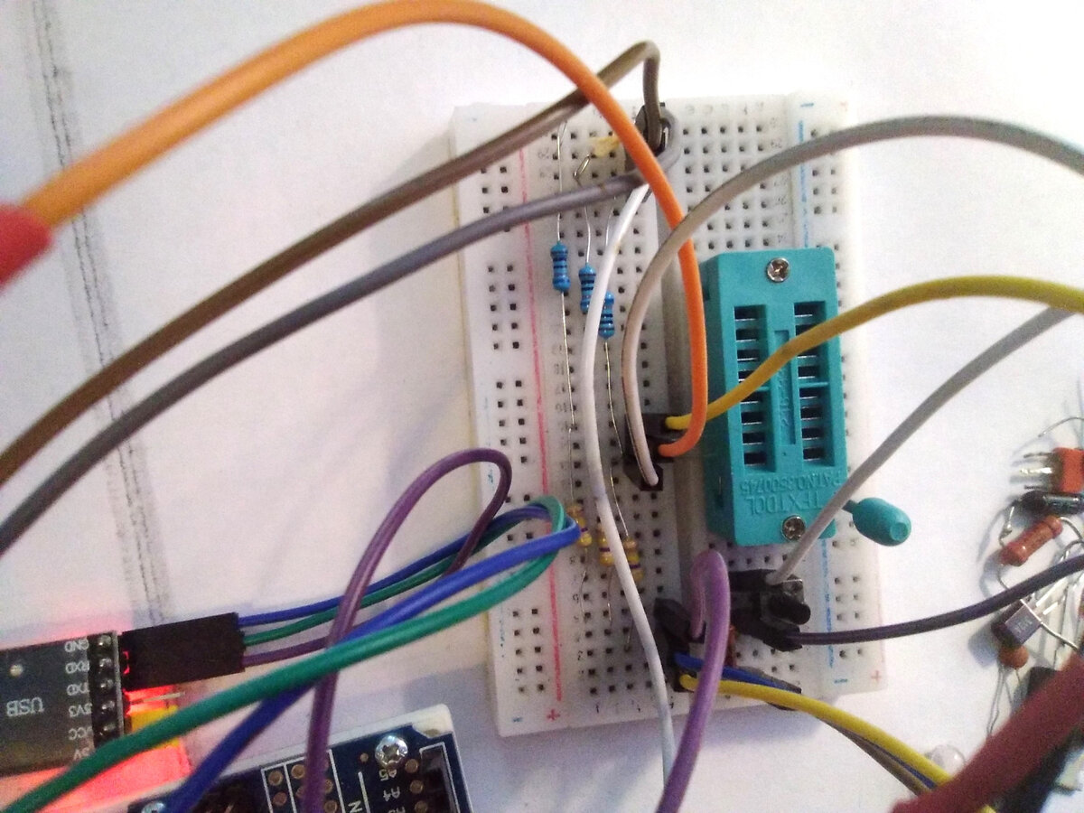 Рисунок 2. Макет тестера транзистора на базе Arduino Uno.
