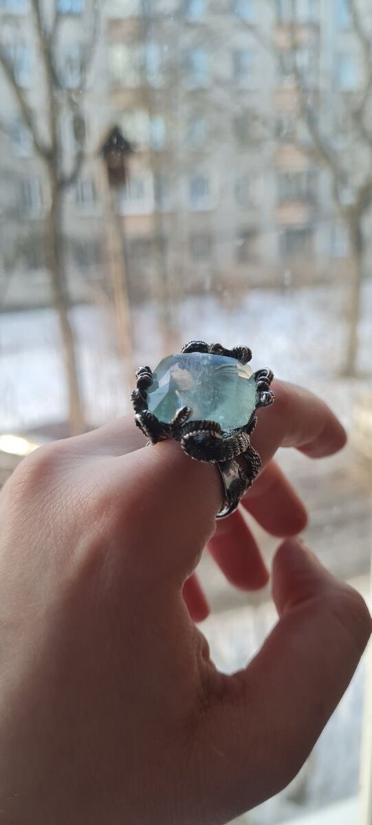 снято пии дневном свете в пасмурную погоду