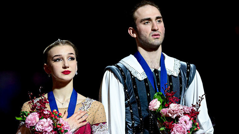    Анастасия Метелкина и Лука Берулава с золотыми медалями юниорского чемпионата мира. Global Look Press