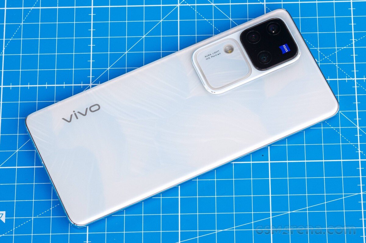 Середняк с камерами Zeiss». Первые обзоры vivo V30 Pro | 4pda.to | Дзен