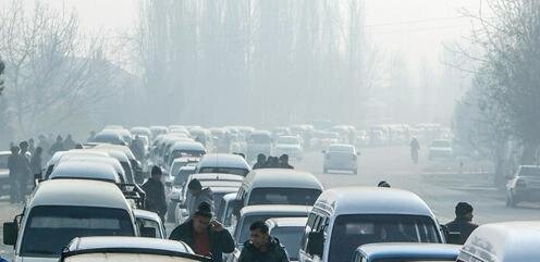 Очередь на заправке в Ферганской долине. Фото с сайта kun.uz