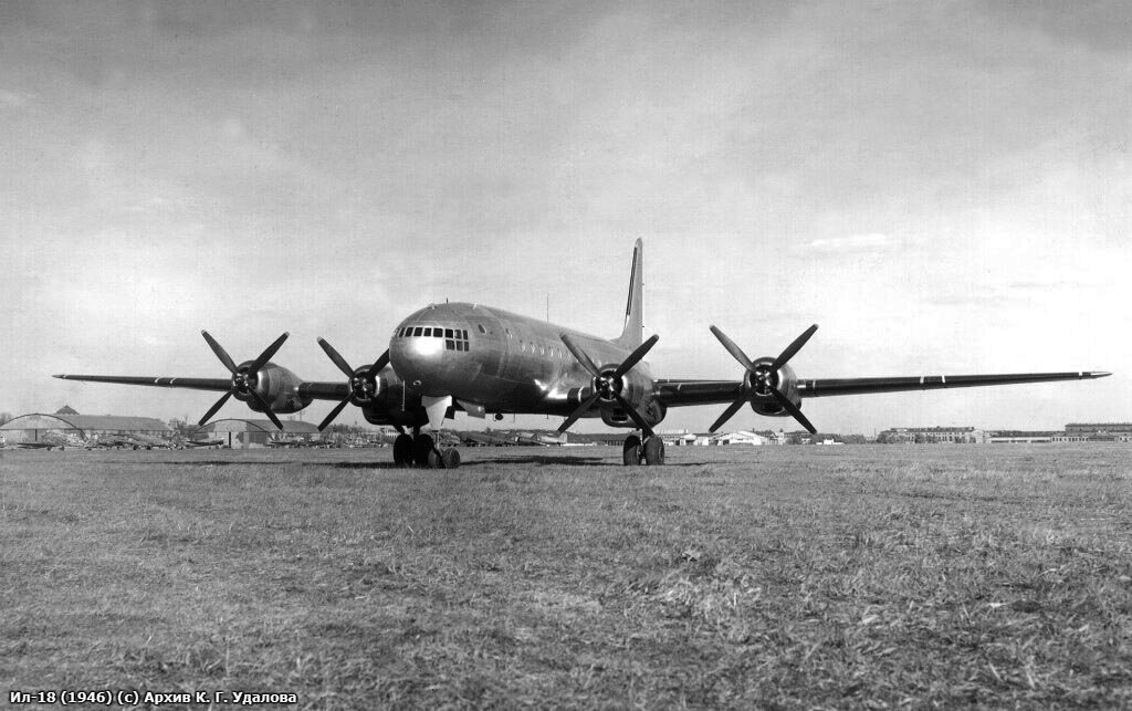 Поршневой Ил-18 образца 1946 года, с помощью которого буксировался планер Ил-32