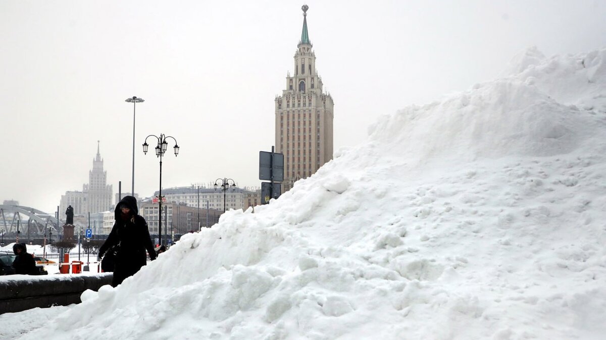 Сегодня снежная лишилась царя. Москва снегопад 2021. Сильный снегопад в Москве 2021. Снегопад в Москве 14.12.2021. Снежный Покров в Москве.