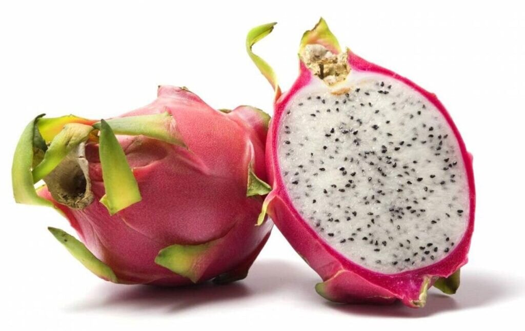 Питахайя гнилая. Питайя фрукт сердце дракона. Как чистить дракон фрукт. Питайя драконий. Питайя драконий красный.