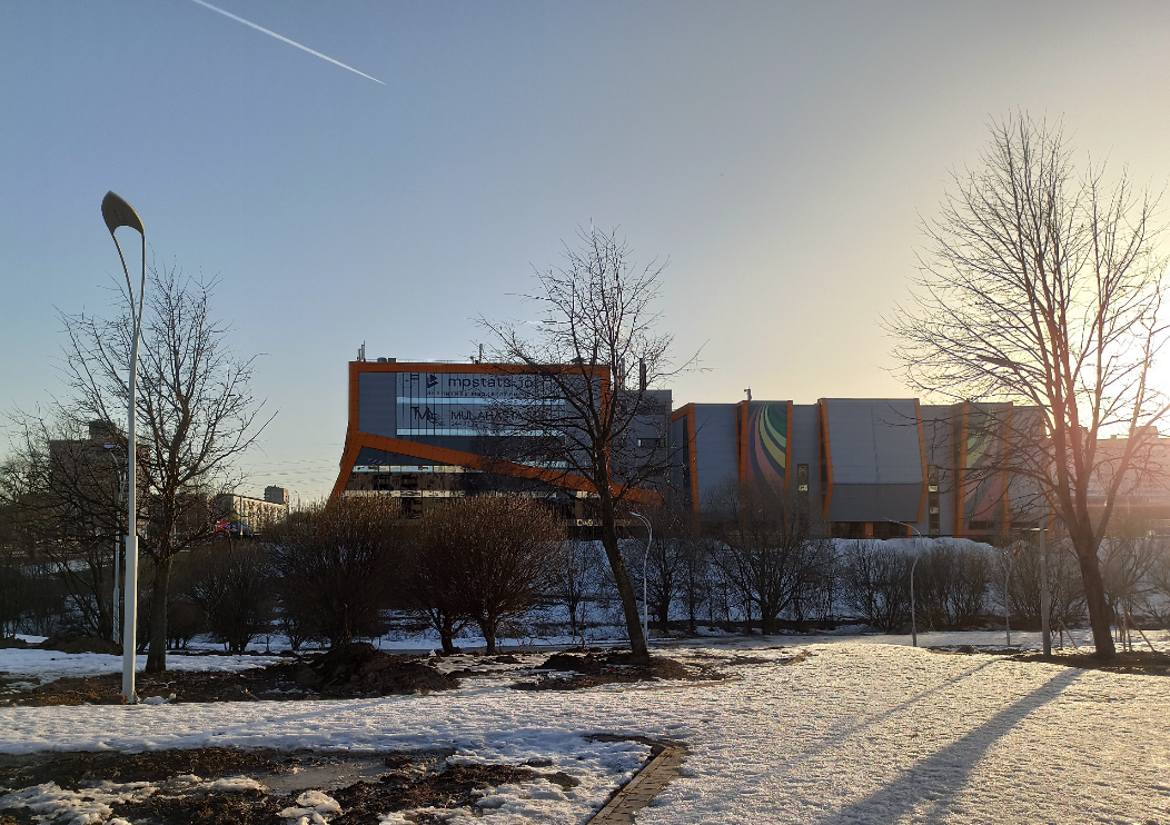 Здание пафосного фитнес центра