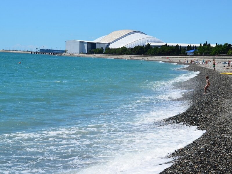 Море в сочи в этом году. Пляж черноморец адлер. Черное море сочи. Адлер море фото. Черное море пляж сочи.