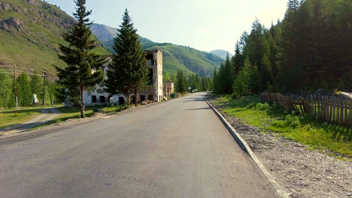 Заброшенные здания на Алтае