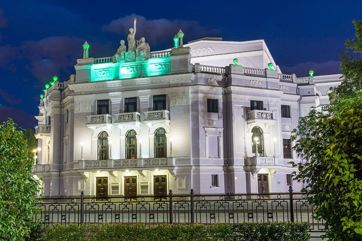 В Театре оперы и балета идут классические и современные постановки📷
