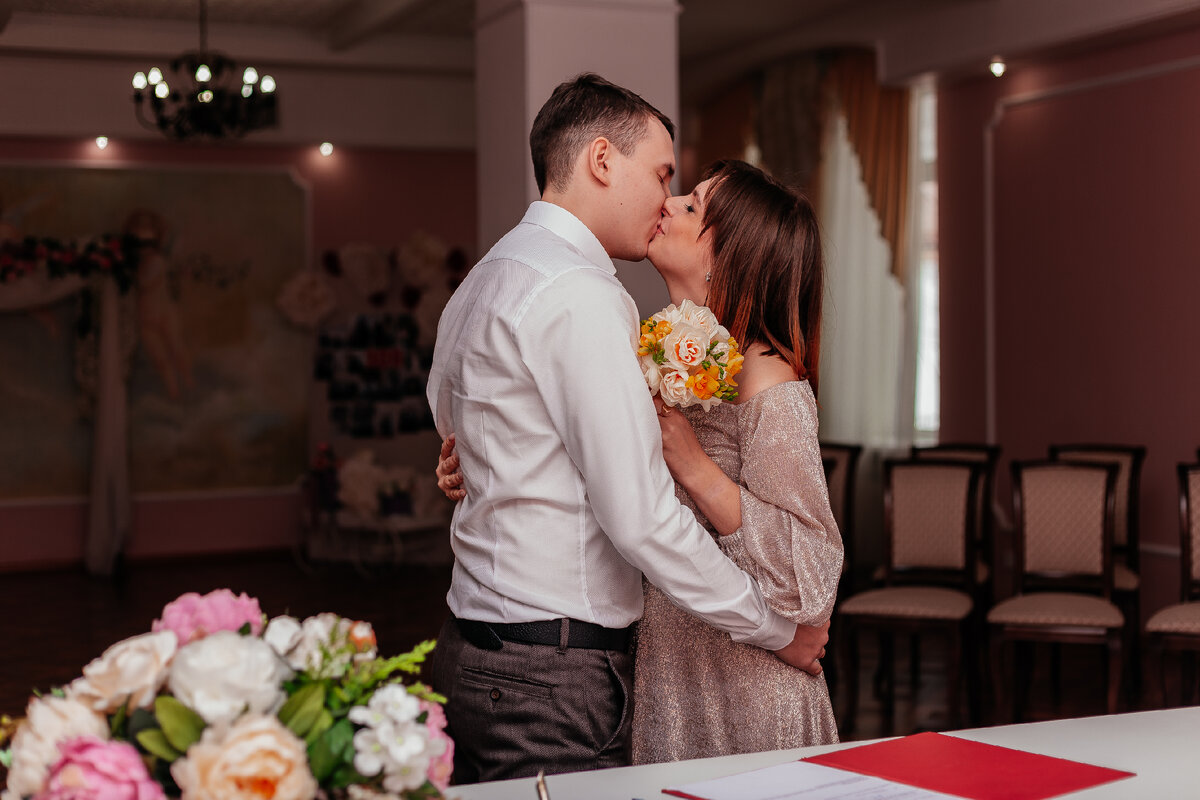 Первый поцелуй в статусе мужа и жены