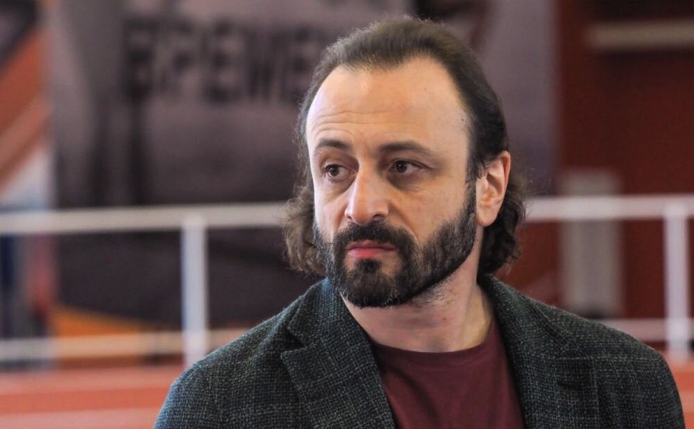 Авербух на вопросы относительно Камилы Валиевой отвечает уклончиво.