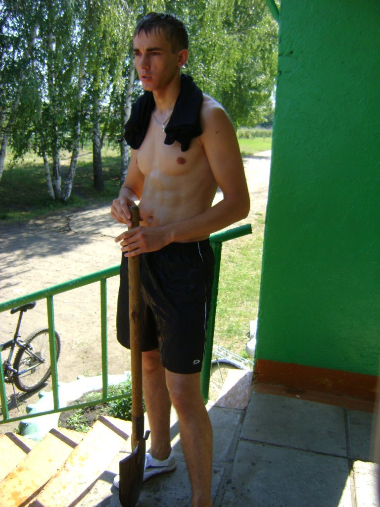 2010 год я ещё молодой и пьяный, всю ночь не спал. Иду копать почвенный разрез🤷🏼‍♂️