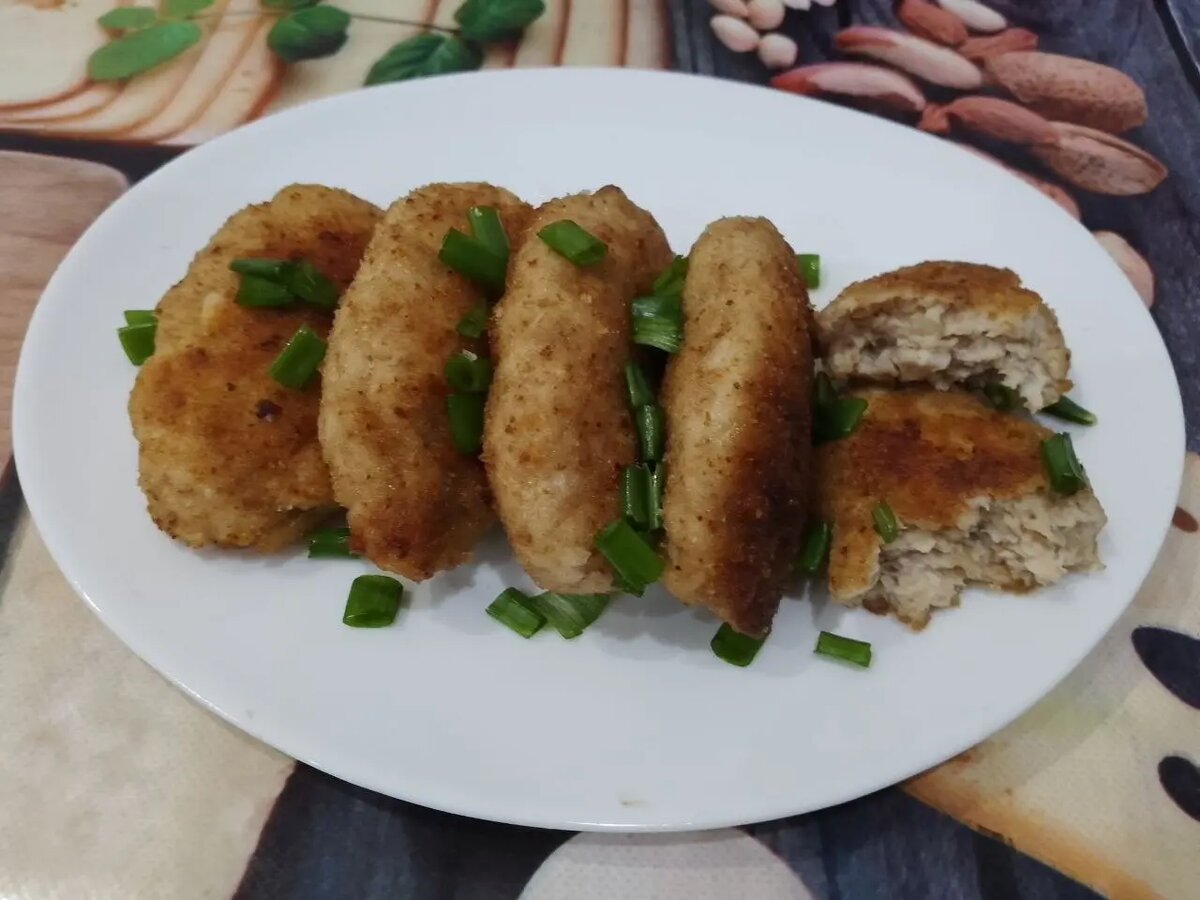 Котлеты из куриного мяса, сочные и аппетитные | Кулинарный блог Галины  Кундиус | Дзен