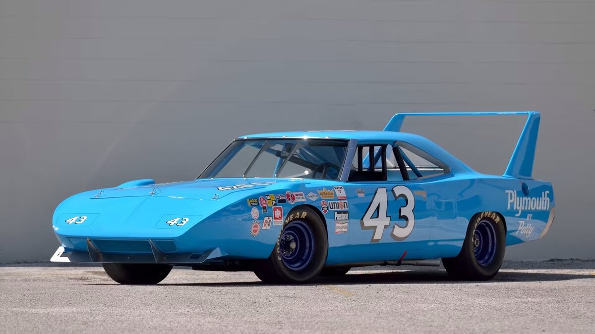    Mecum Auctions