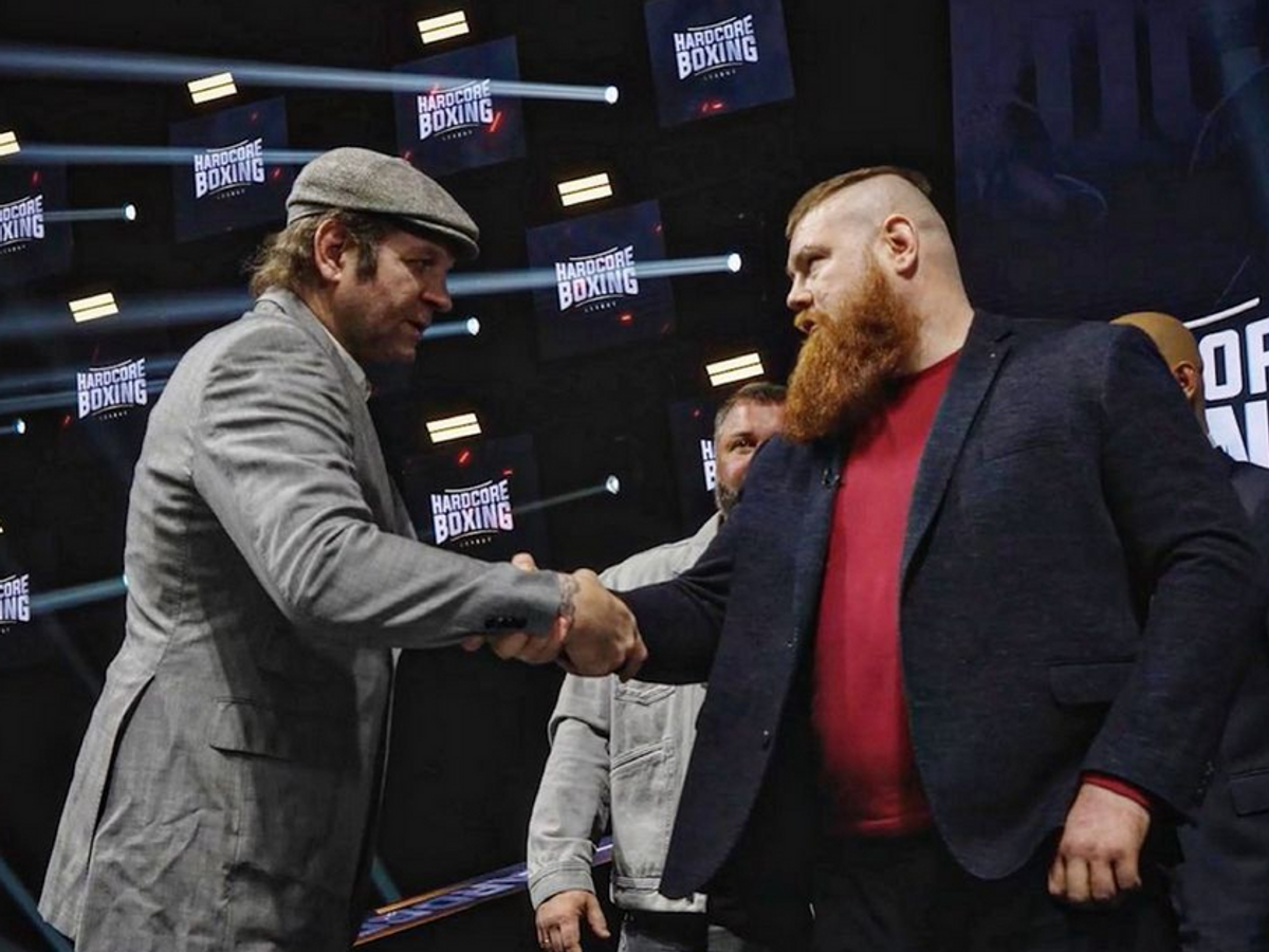    Александр Емельяненко и Вячеслав Дацик© Фото : Hardcore Boxing