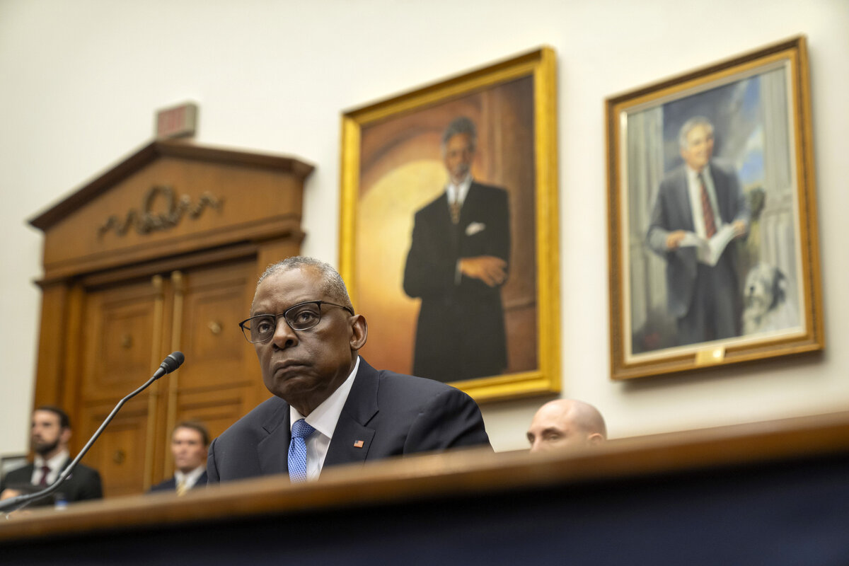     Глава Пентагона Ллойд Остин на слушаниях в конгрессе / AP / Mark Schiefelbein