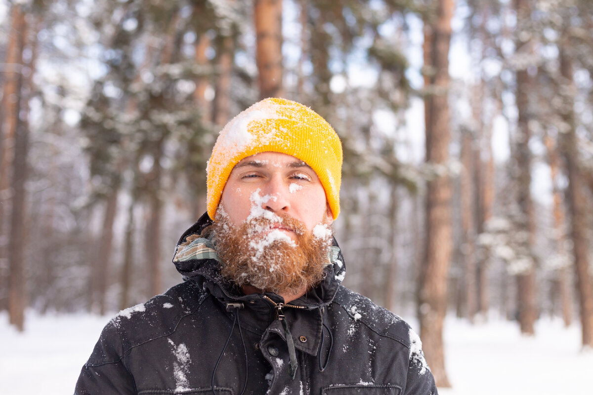 <a href="https://ru.freepik.com/free-photo/an-adult-man-with-a-beard-in-a-winter-forest-all-face-in-the-snow-frozen-unhappy-with-the-cold_13562755.htm#fromView=search&page=5&position=5&uuid=2d38b5c6-8bc1-4d6c-af03-1f1ea6902cad">Изображение от kroshka__nastya</a> на Freepik