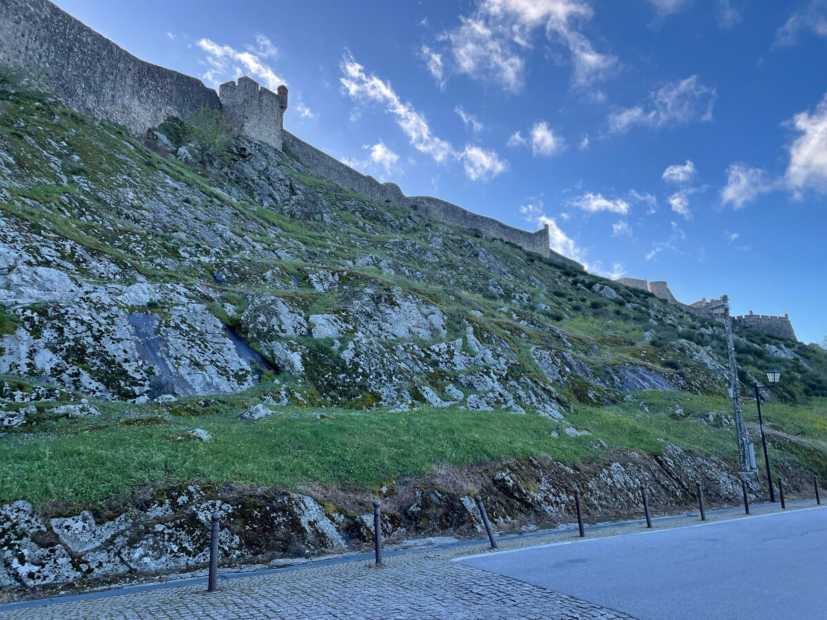 Камень, мох и еще камень