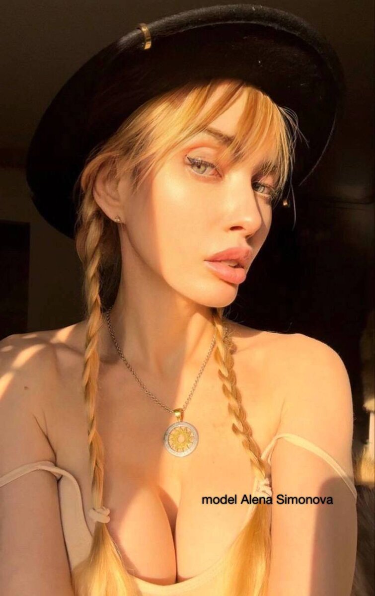 модель Алена Симонова в подвеске Bvlgari Tondo