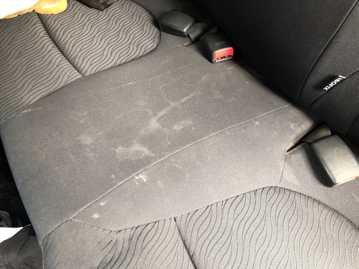 Типичные загрязнения на сиденьях Хендай Солярис