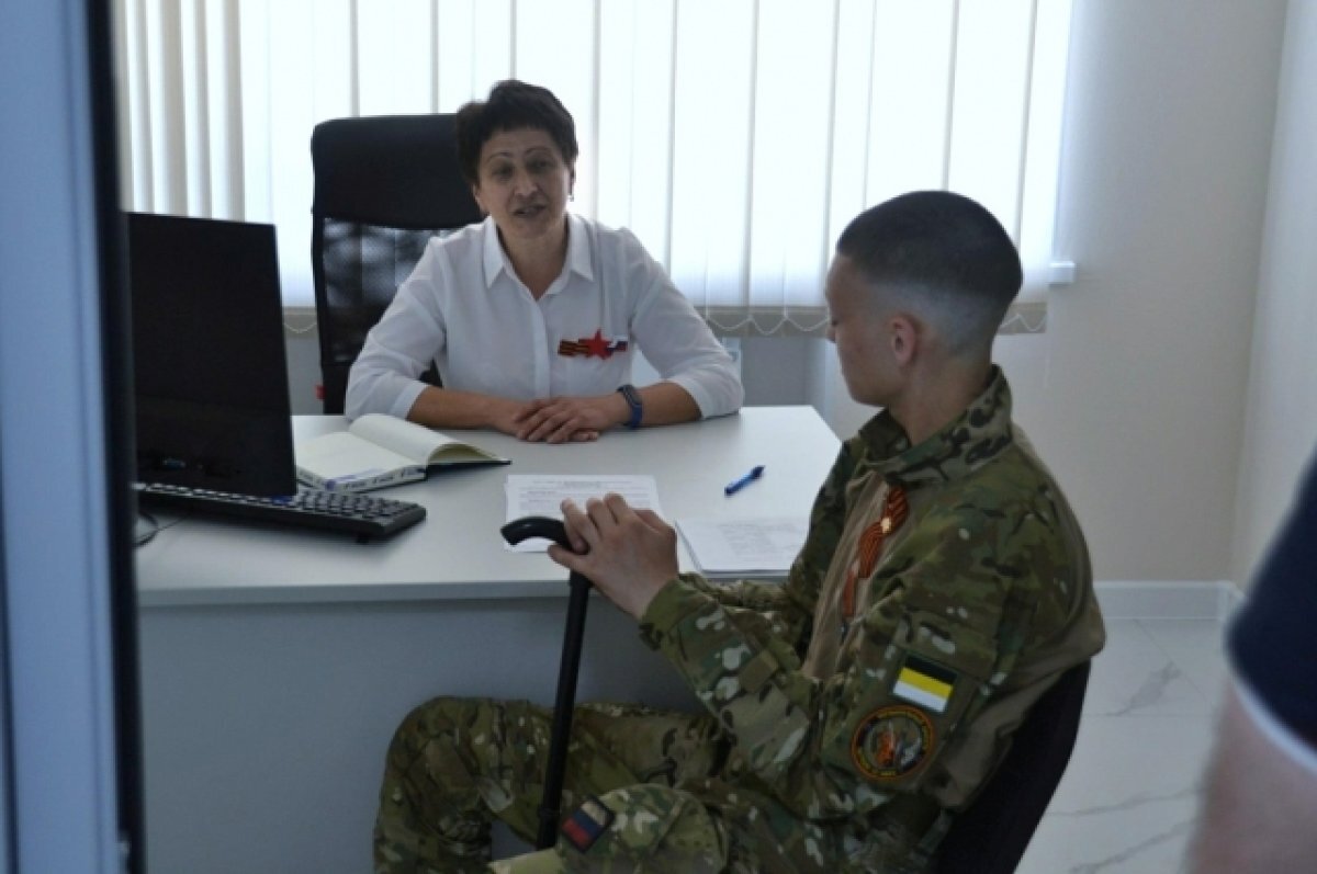    В фонд "Защитники Отечества" могут обратиться участники СВО и члены их семей.