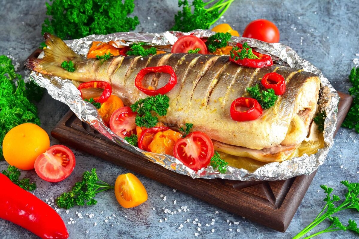 горбуша с овощами в духовке сочная рецепты. горбуша в духовке с картошкой и сыром и помидорами. блюда из рыбы. горбуша с овощами в духовке сочная. горбуша с овощами в духовке сочная рецепты.