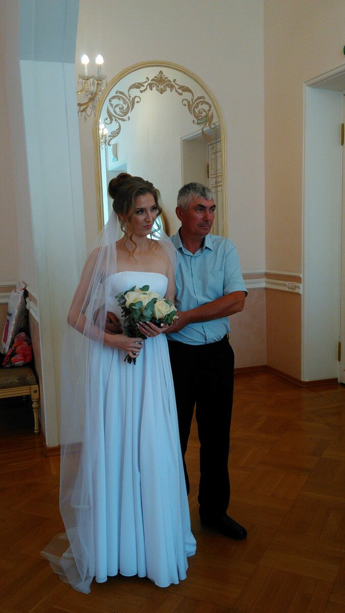 Алёна с папой в день своей свадьбы