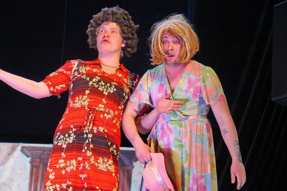    Хулиганы выдали себя за маму с дочкой Андрей САВЕЛЬЕВ