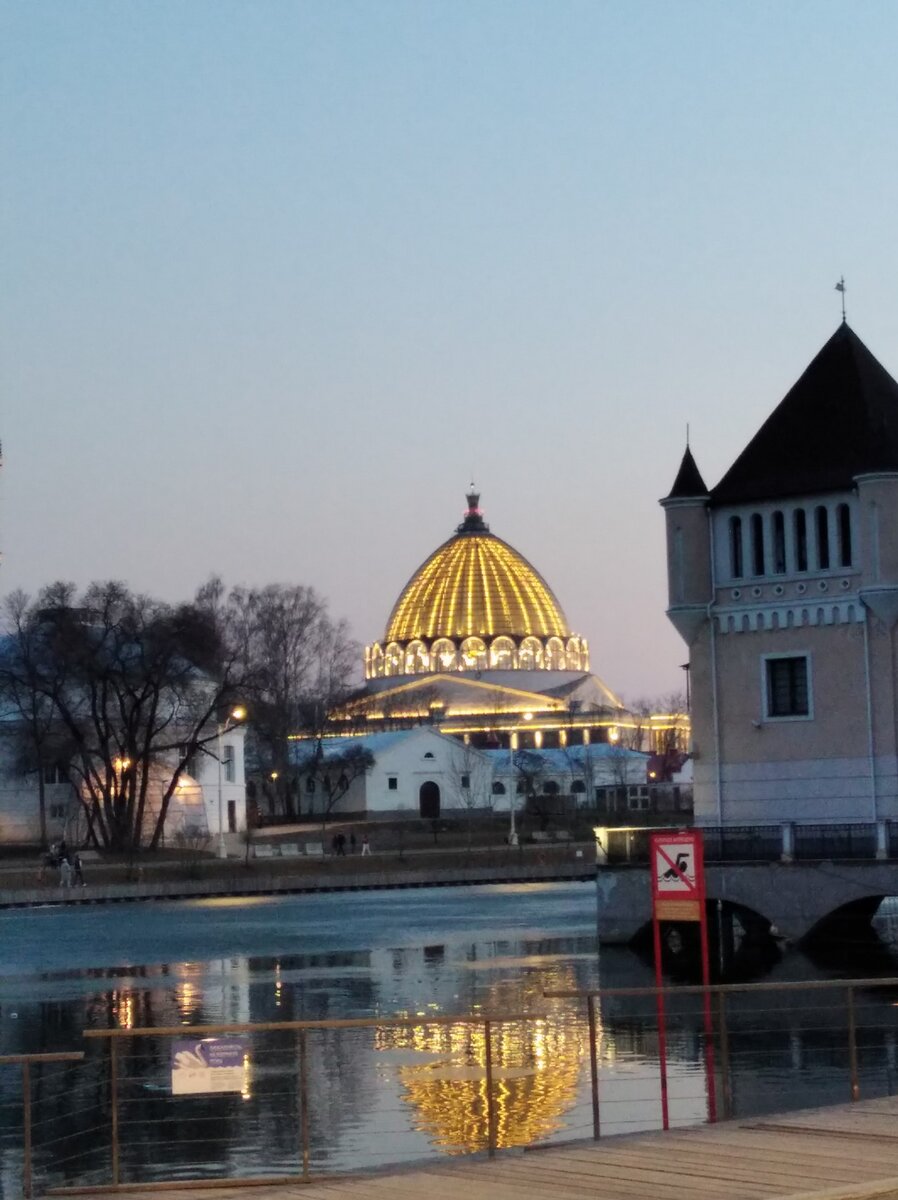 ВДНХ весной 