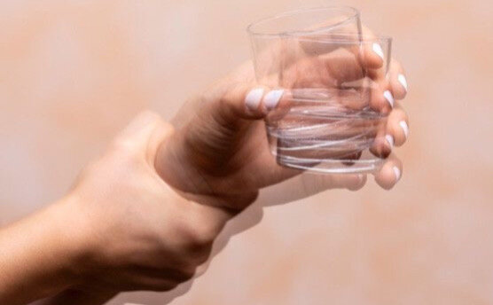 Болезнь Паркинсона. Дрожание конечностей из-за гибели дофаминовых нейронов