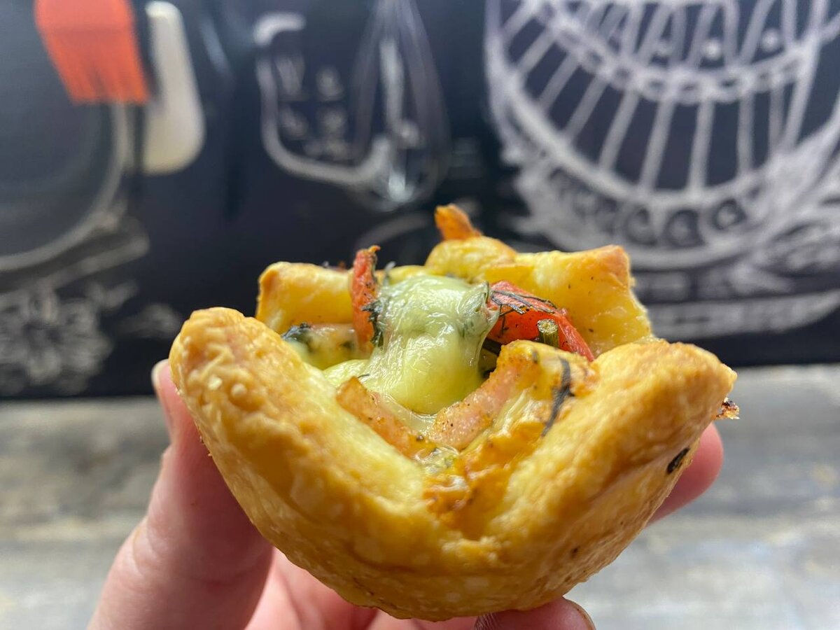 Чем слоеное дрожжевое тесто отличается от бездрожжевого. Для какой ...