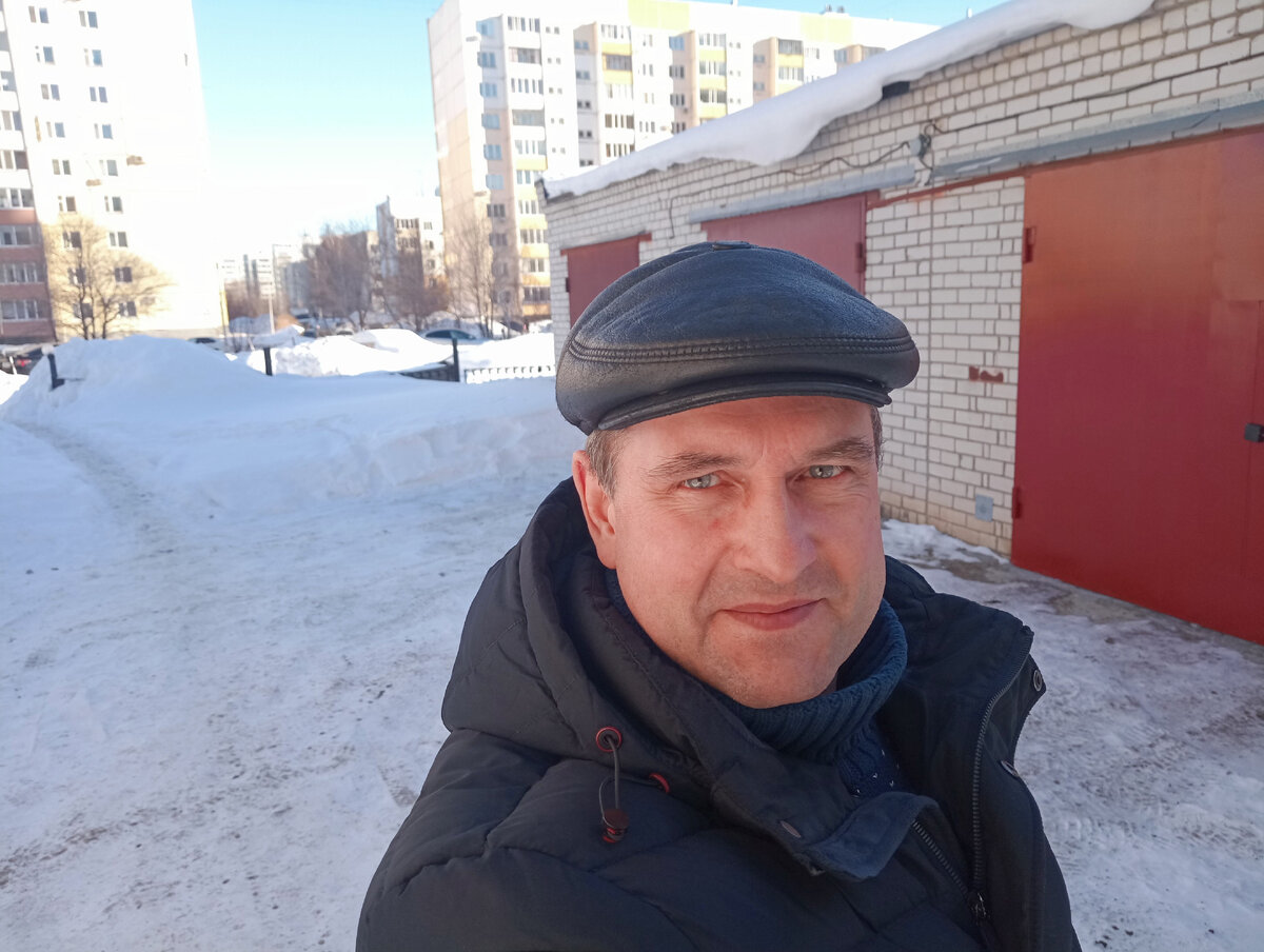 Зимой и лопатой работать пришлось