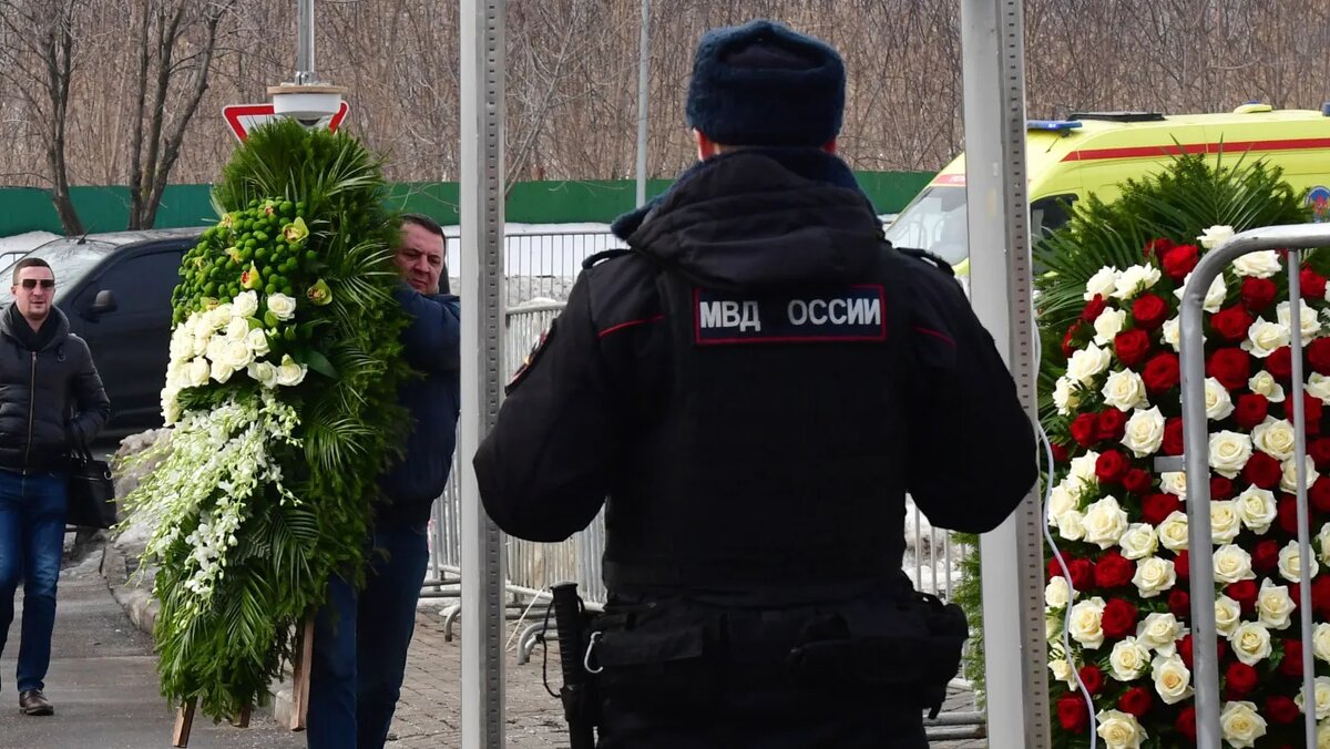 Алексея Навального похоронили на Борисовском кладбище в Москве. Собрали  фото, как проходило прощание с самым известным российским политиком | Куда  идём? | Дзен