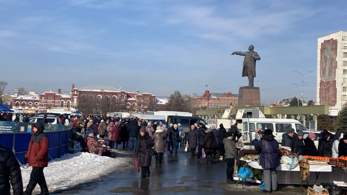    Саратовцы выстроились в очереди за яйцами по 85 рублей на ярмаркеНовости Саратова и области – Сетевое издание «Репортер64»