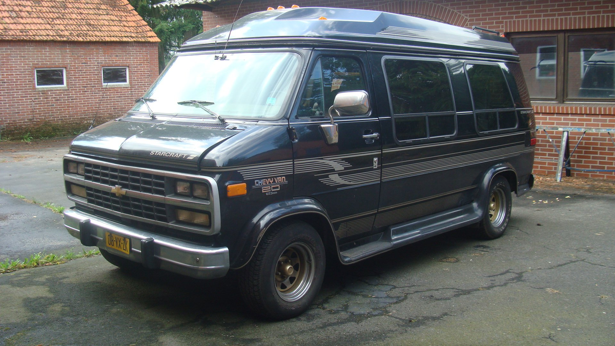 Chevrolet Starcraft на базе Chevy Van 1996. Фото с сайта catawiki.com
