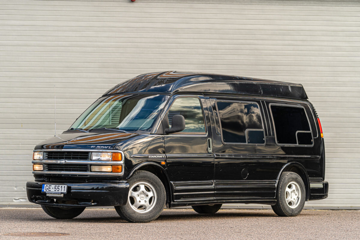 Конверсия на базе Chevrolet Express 2000 года. Фото с сайта youngtimercar.eu