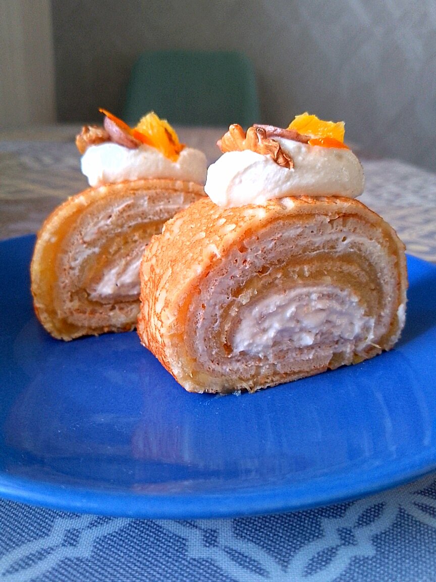 Блинный рулет с творожно-яблочной начинкой