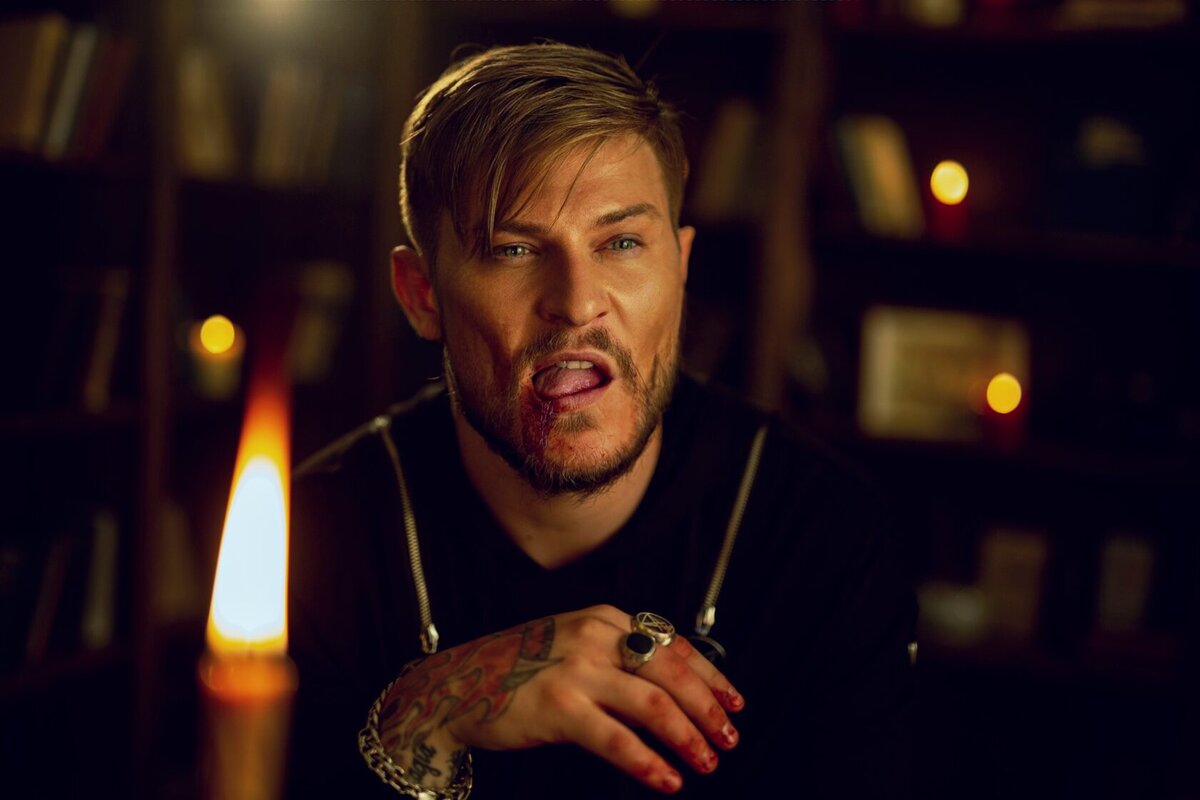 Патриот-ведун. Не коллаж. Реальное фото.