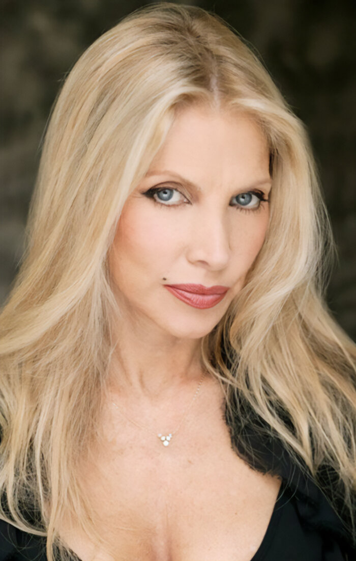 Фото Линси Де Поль была британской поп-звездой 1970-х годов, добившейся успеха с такими хитами, как «Sugar Me» и «Won’t Somebody Dance With Me». Тем не менее, она, пожалуй, более известна как плодовитый автор песен, написавшая хиты для таких артистов, как Оливия Ньютон-Джон, Ширли Бэсси и Дионн Уорвик.  Фото1950 года