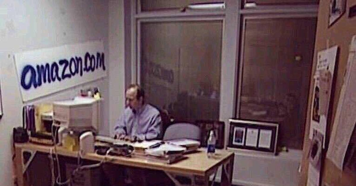 Тогда типичный основатель и владелец интернет-магазина выглядел примерно так. Даже столь амбициозный и успешный, как Джефф Безос. 