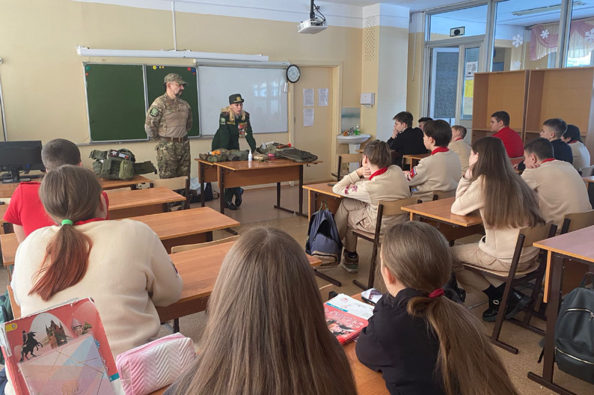    Военный медик из ДНР рассказала хабаровским юнармейцам о полевой медицине