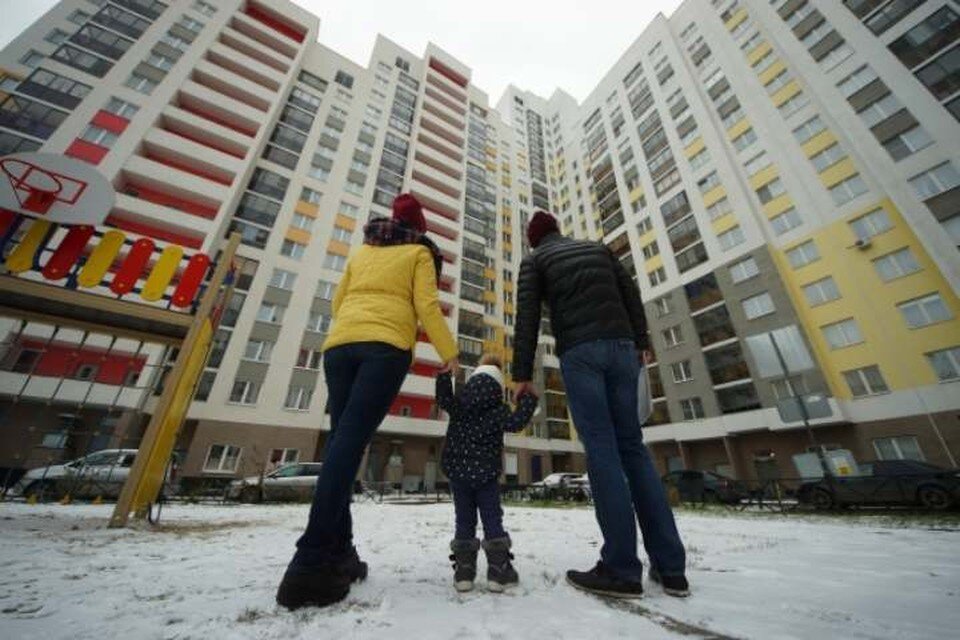    Четыре семьи из Иркутска получили свидетельства на приобретение жилья Алексей БУЛАТОВ