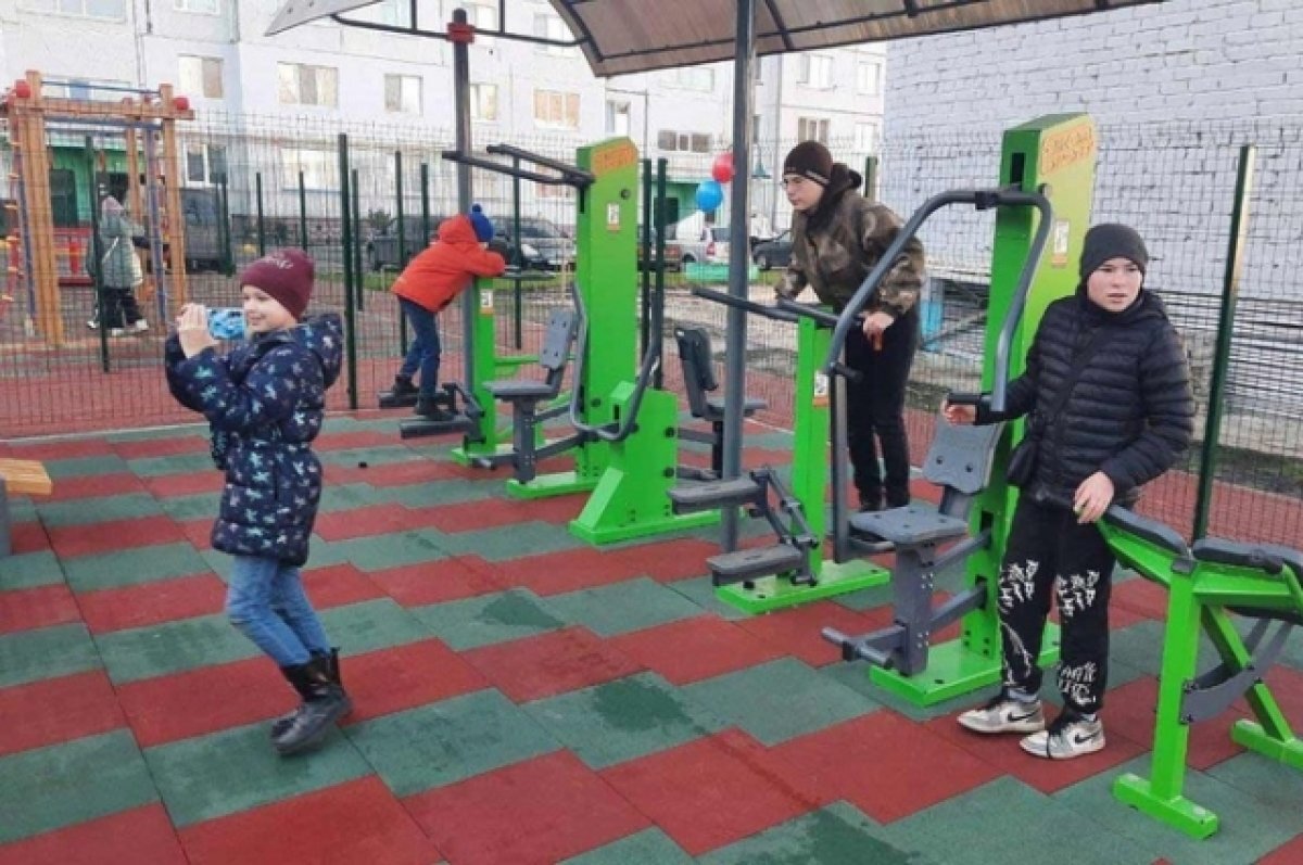    Детскую или спортивную площадку жильцам нужно будет частично оплатить – от 5 до 20% стоимости. А потом включить в платёжку расходы на её содержание и ремонт.