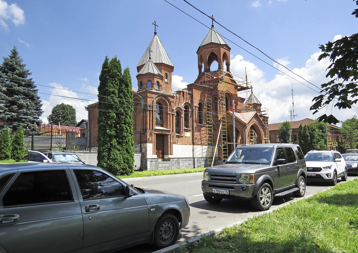 По камням струится Терек...