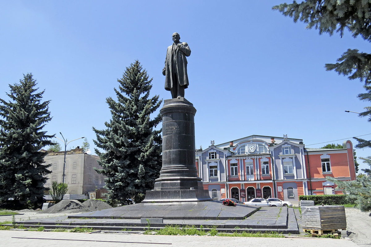 Площадь владикавказ фото Вахтанговский театр есть не только в Москве... Откуда родом знаменитый режиссёр?