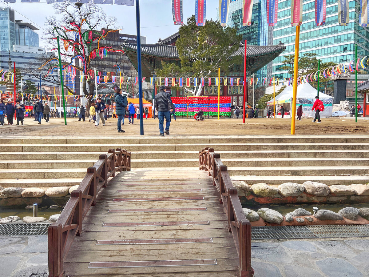 Буддийский храм Чогеса в Сеуле. Фото автора 