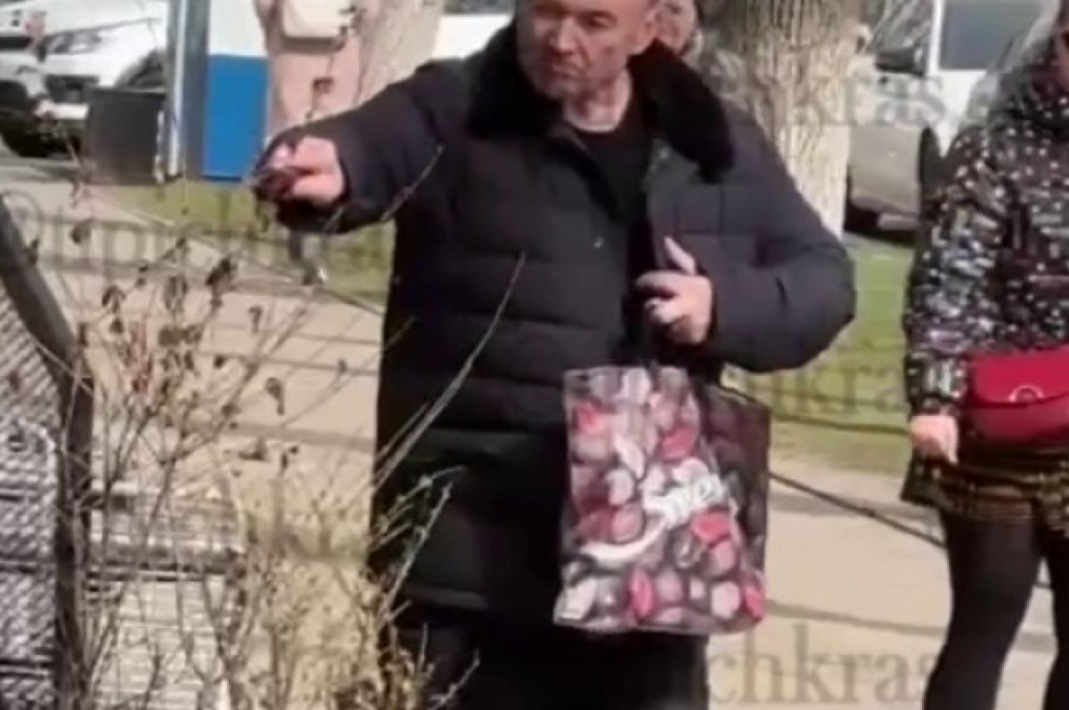    В Краснодаре мужчина грозился пырнуть ножом лающую собаку